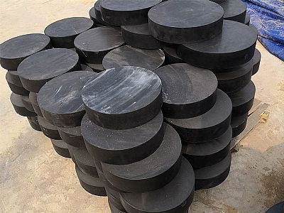 伊川县板式橡胶支座由若干层橡胶片与薄钢板经加压硫化